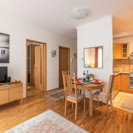 De Lux At The Synagogue * Будапешт