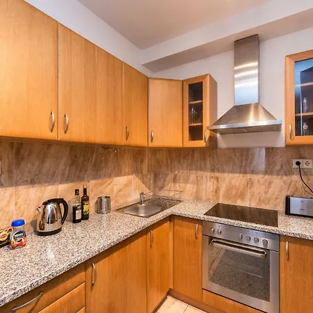 De Lux At The Synagogue