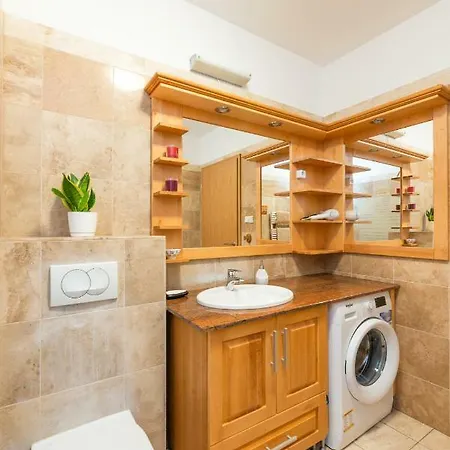 De Lux At The Synagogue