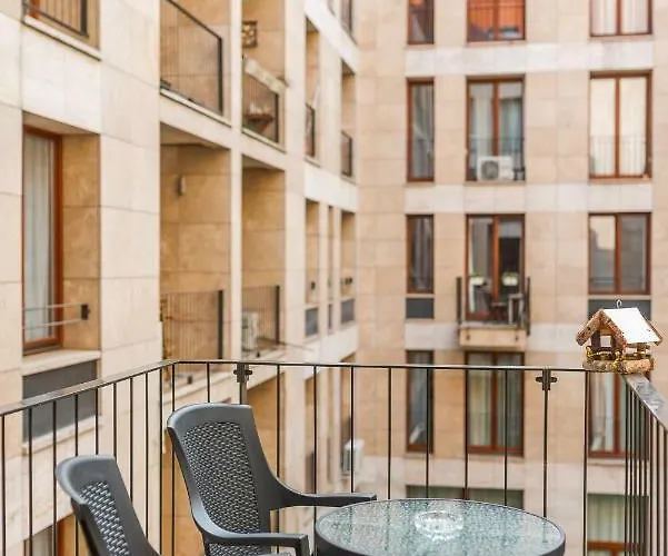 De Lux At The Synagogue Budapest