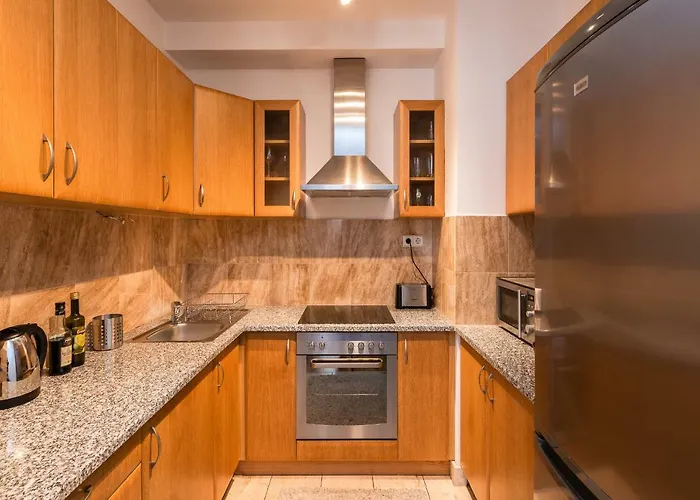 De Lux At The Synagogue Budapest