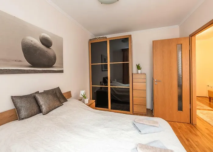 De Lux At The Synagogue *