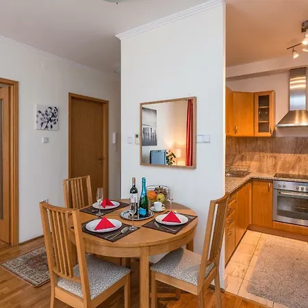 De Lux At The Synagogue * Budapest