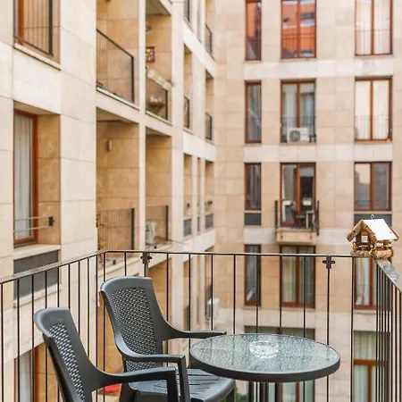 De Lux At The Synagogue Budapest